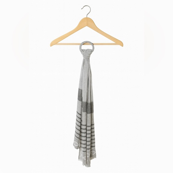 Calvin Klein NEW With Tags Women’s Gray and silver striped scarf fringed edges - Picture 1 of 3
